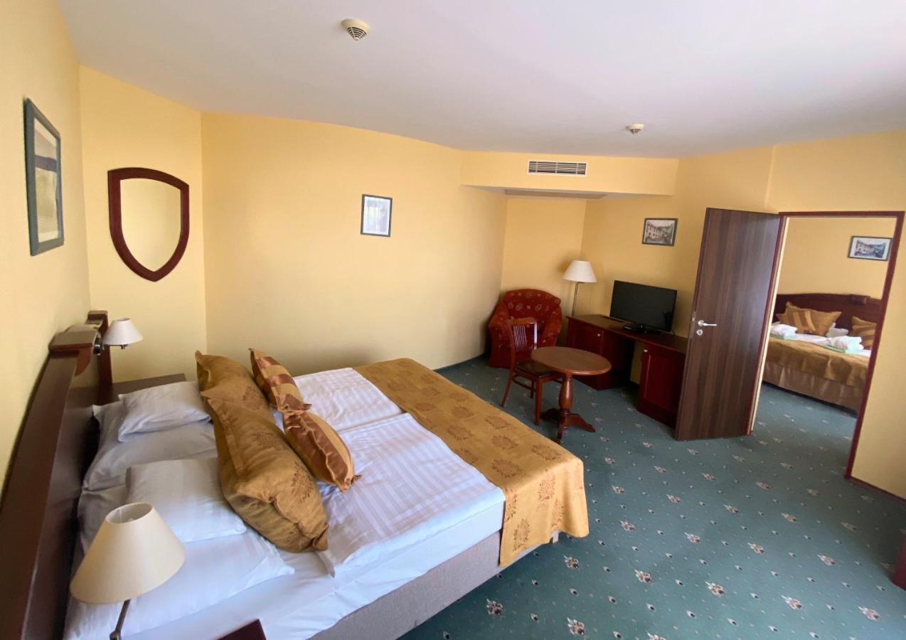 Hotel Kapitany Wellness Sümeg Exteriér fotografie