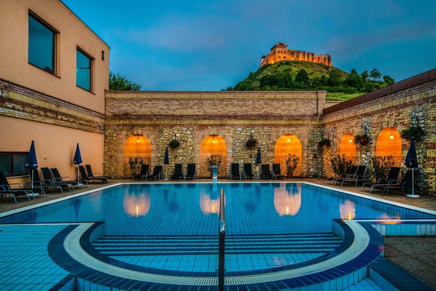Hotel Kapitany Wellness Sümeg Exteriér fotografie