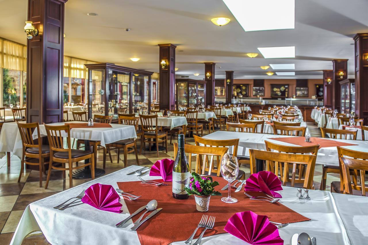 Hotel Kapitany Wellness Sümeg Exteriér fotografie