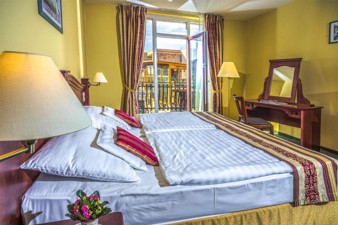 Hotel Kapitany Wellness Sümeg Exteriér fotografie