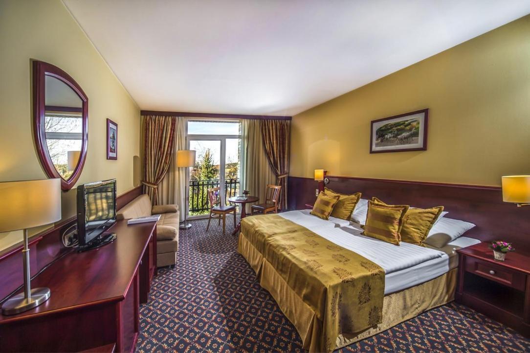 Hotel Kapitany Wellness Sümeg Exteriér fotografie